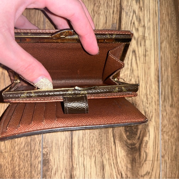 Authentic Louis Vuitton wallet - Picture 4 of 6